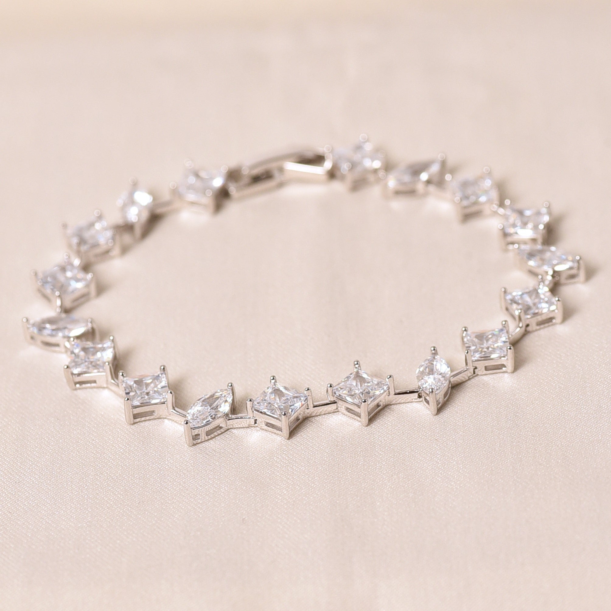 Novak Plain Bracelet