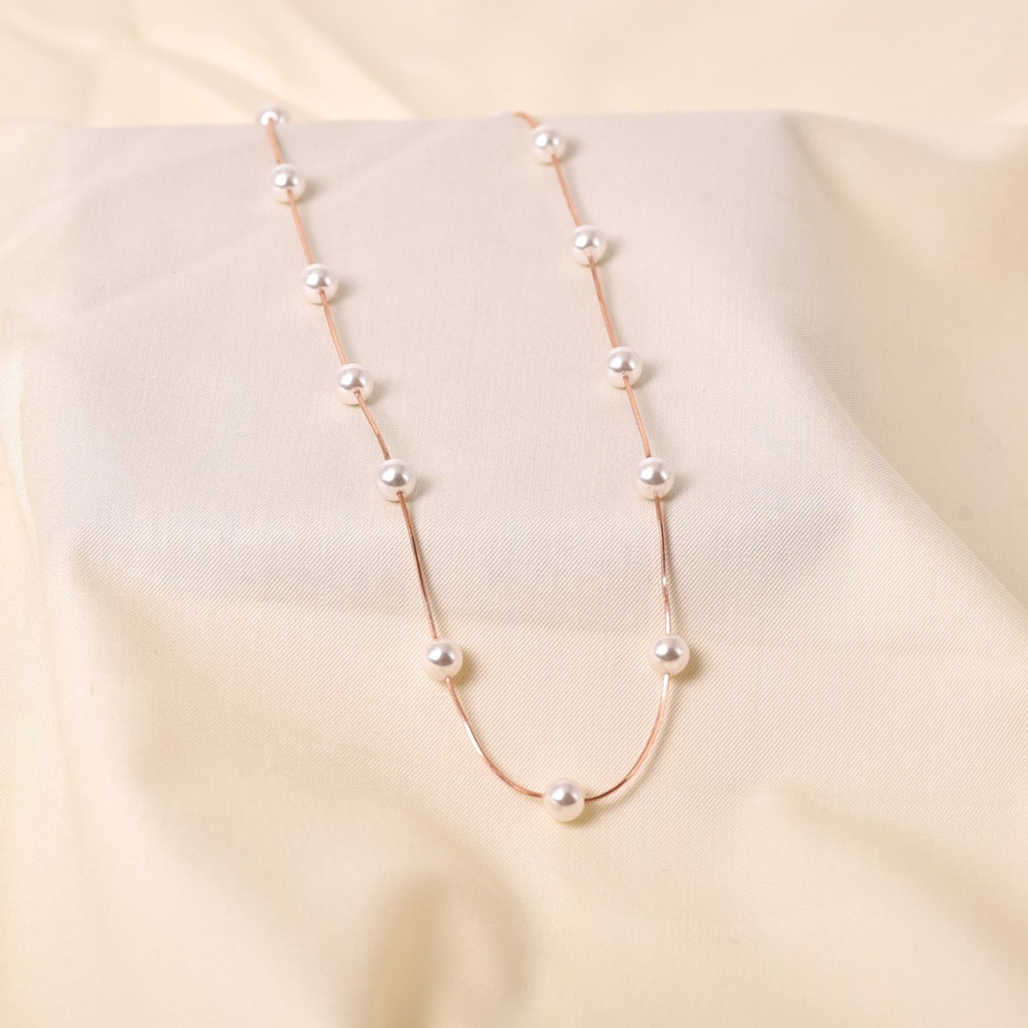 Stringed pearl necklace
