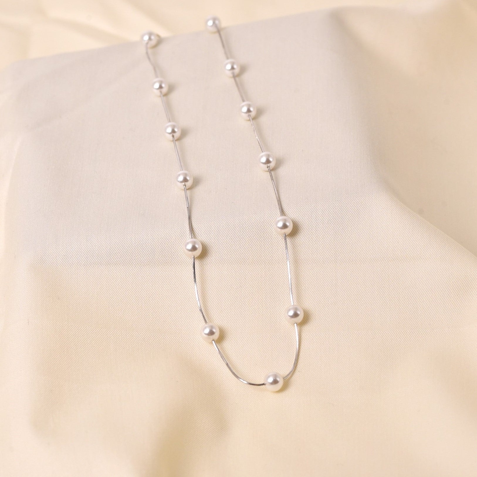 Stringed pearl necklace