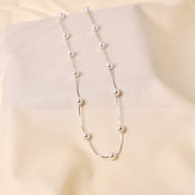 Stringed pearl necklace