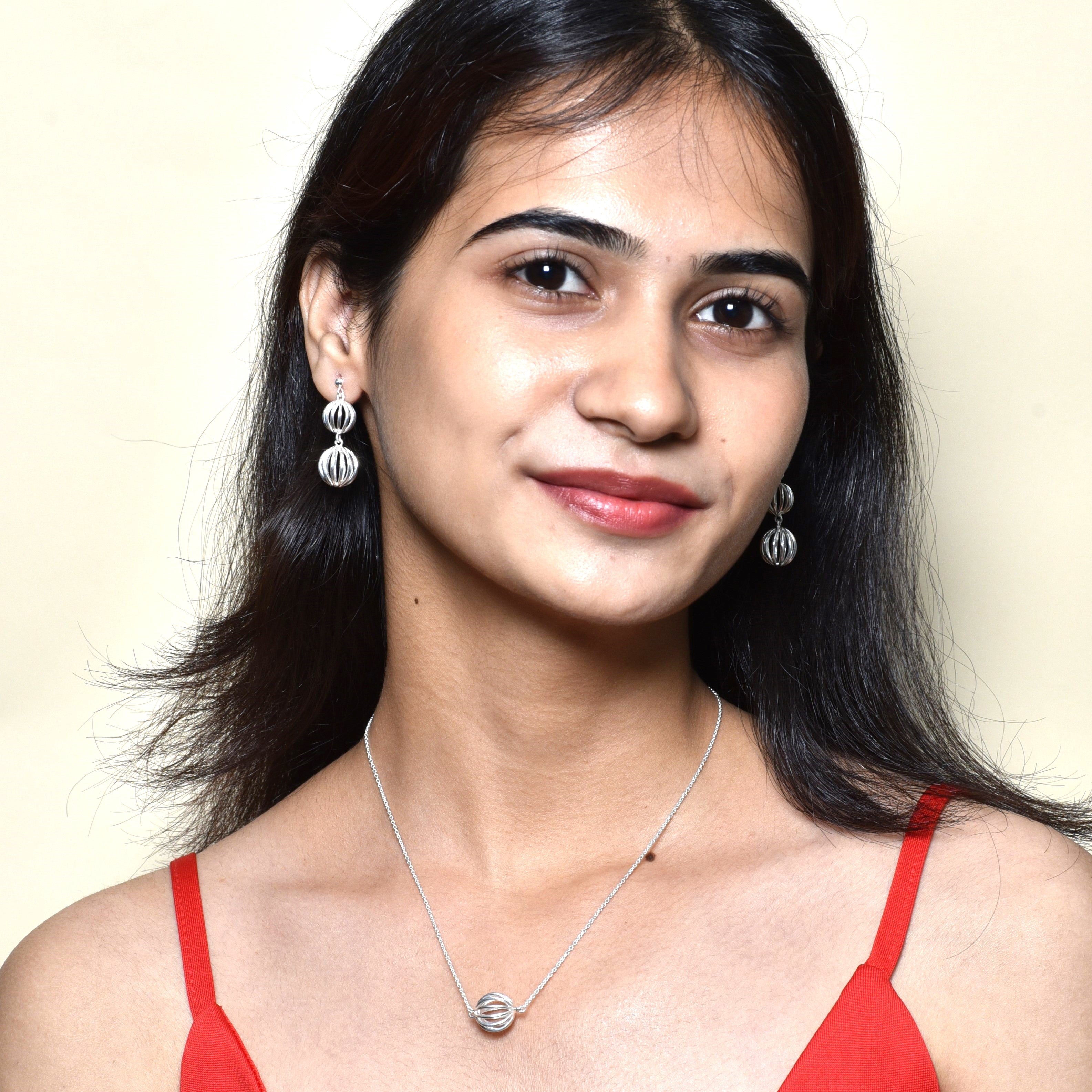 Tinsel Pendant Set with chain