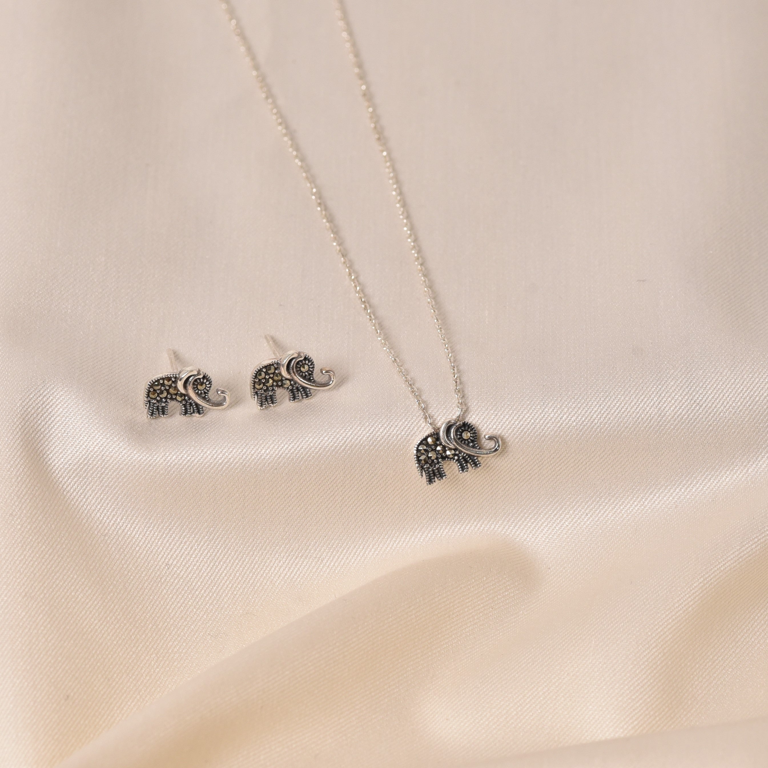 Elephantine Pendant Set