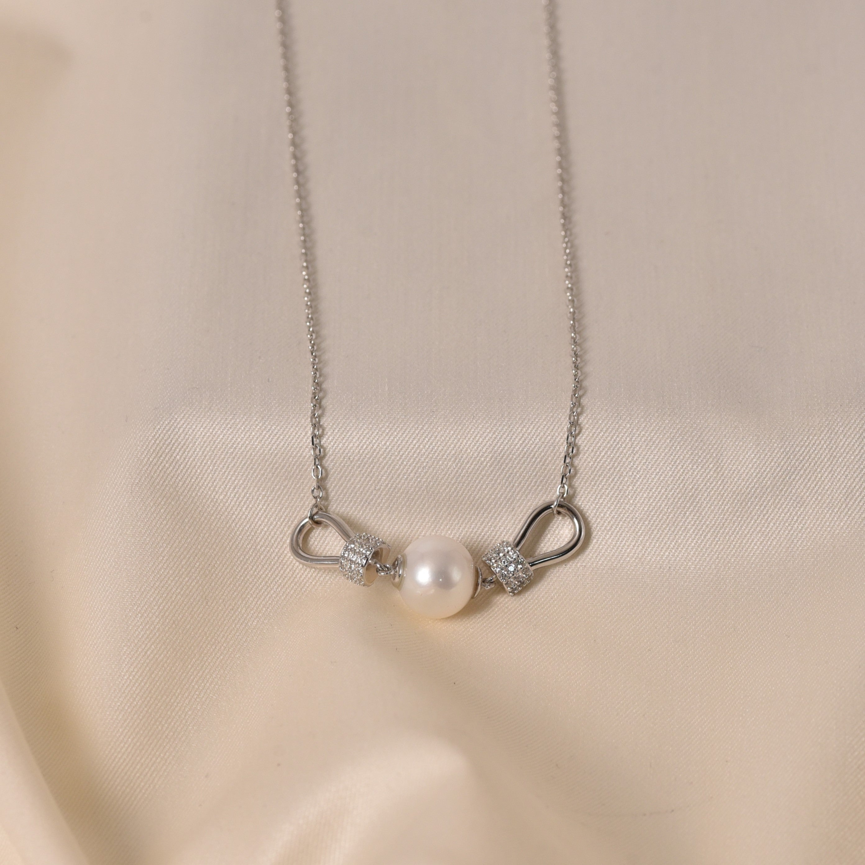 Pull-through Pearl Necklace