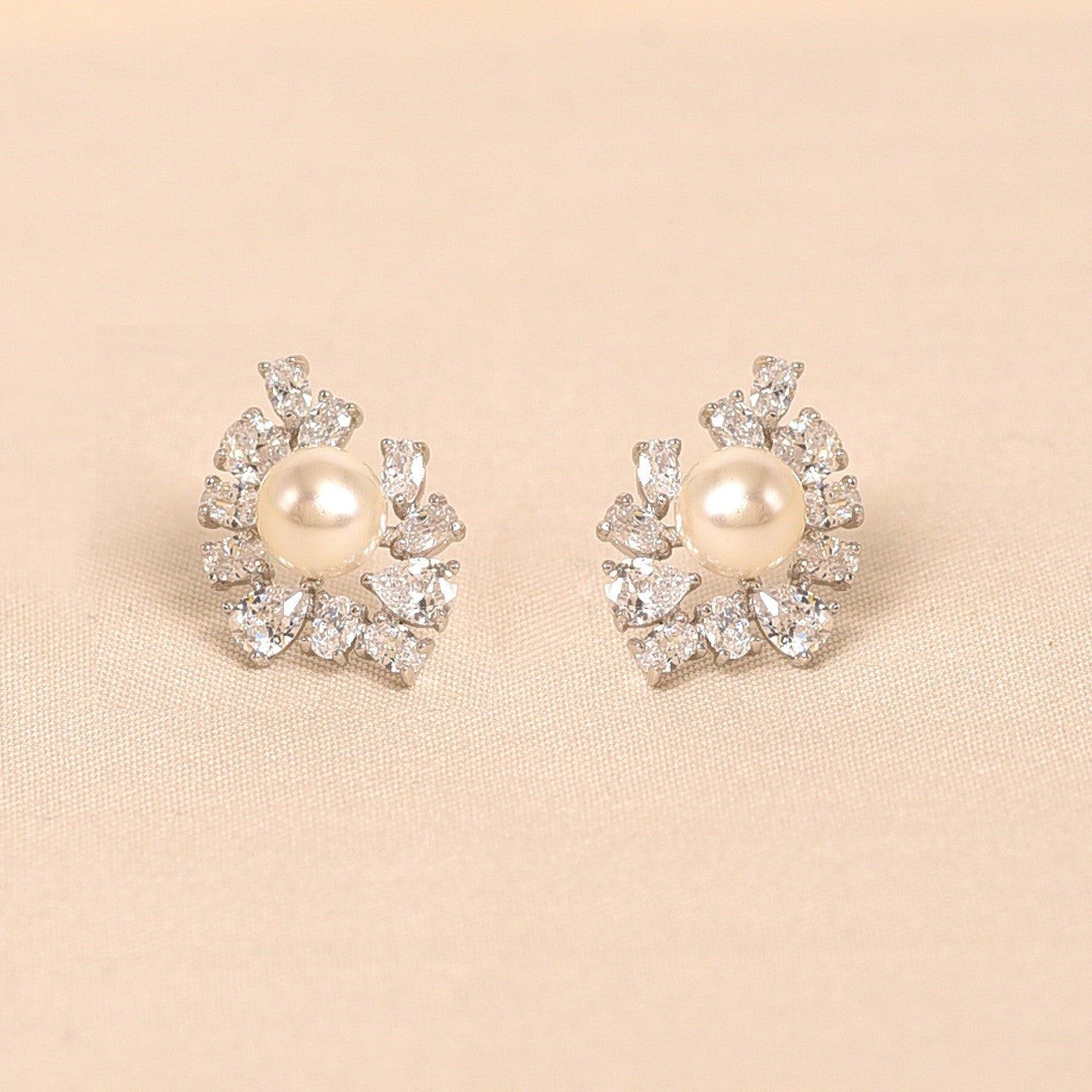 Silver Lea Pearl Earrings