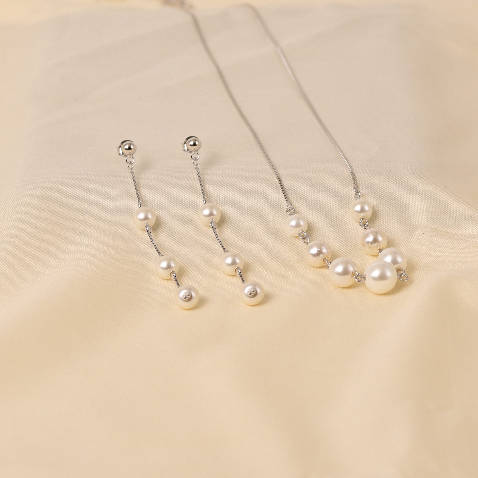 Inaya Pearl Necklace Set