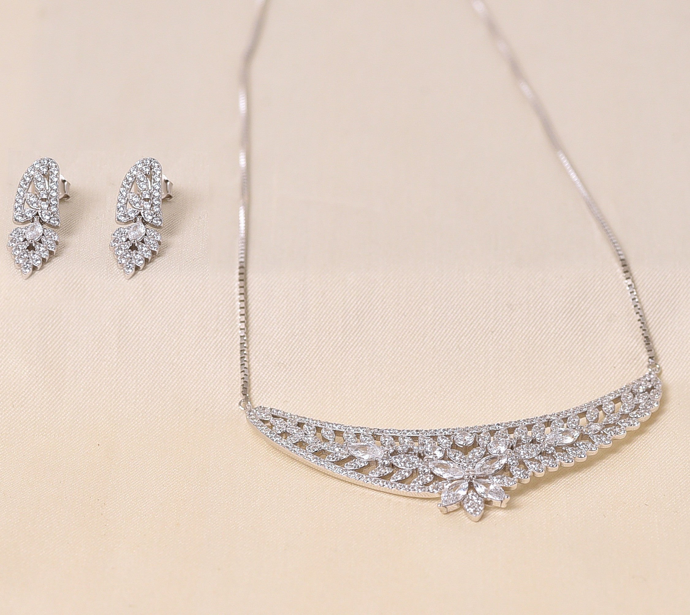 Silver Chand Shape Necklace Set