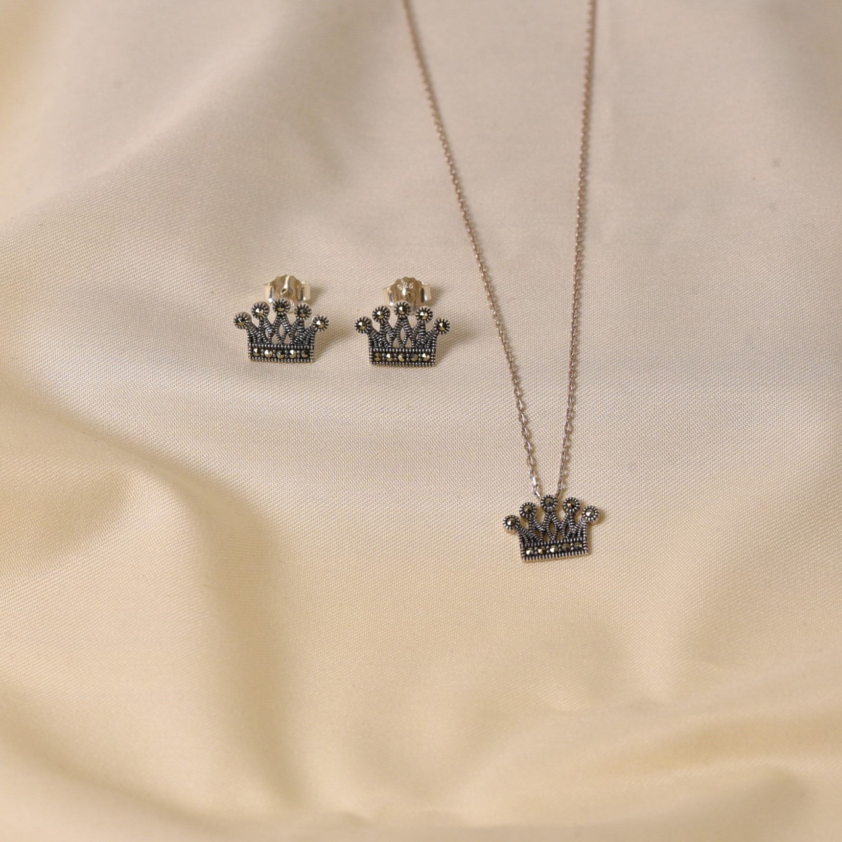 Coronation Pendant Set