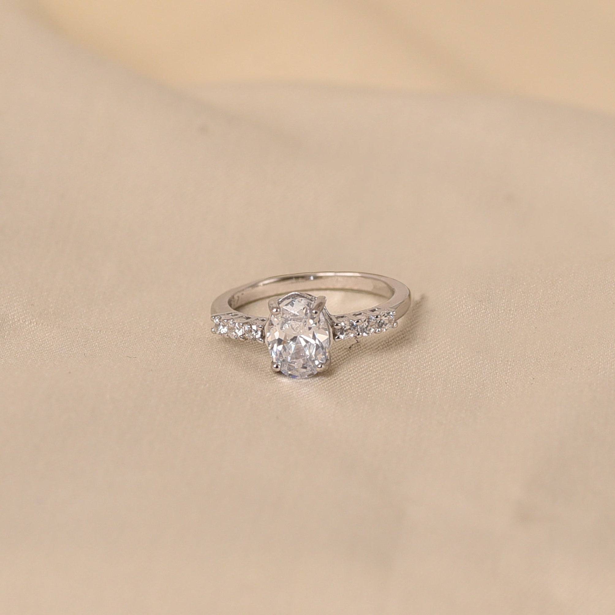 Aquiluna Ring