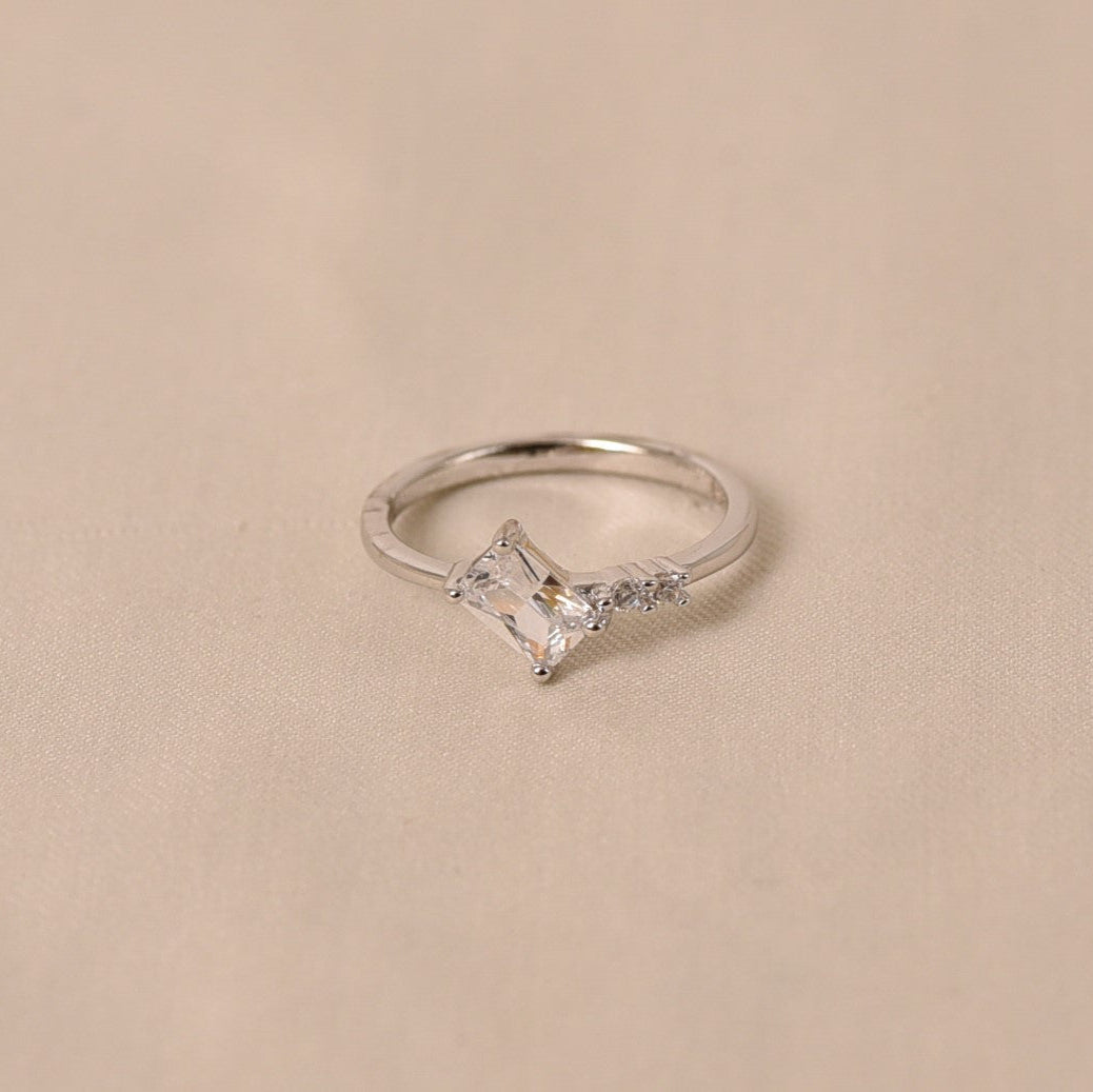 Aamani Diamond Ring
