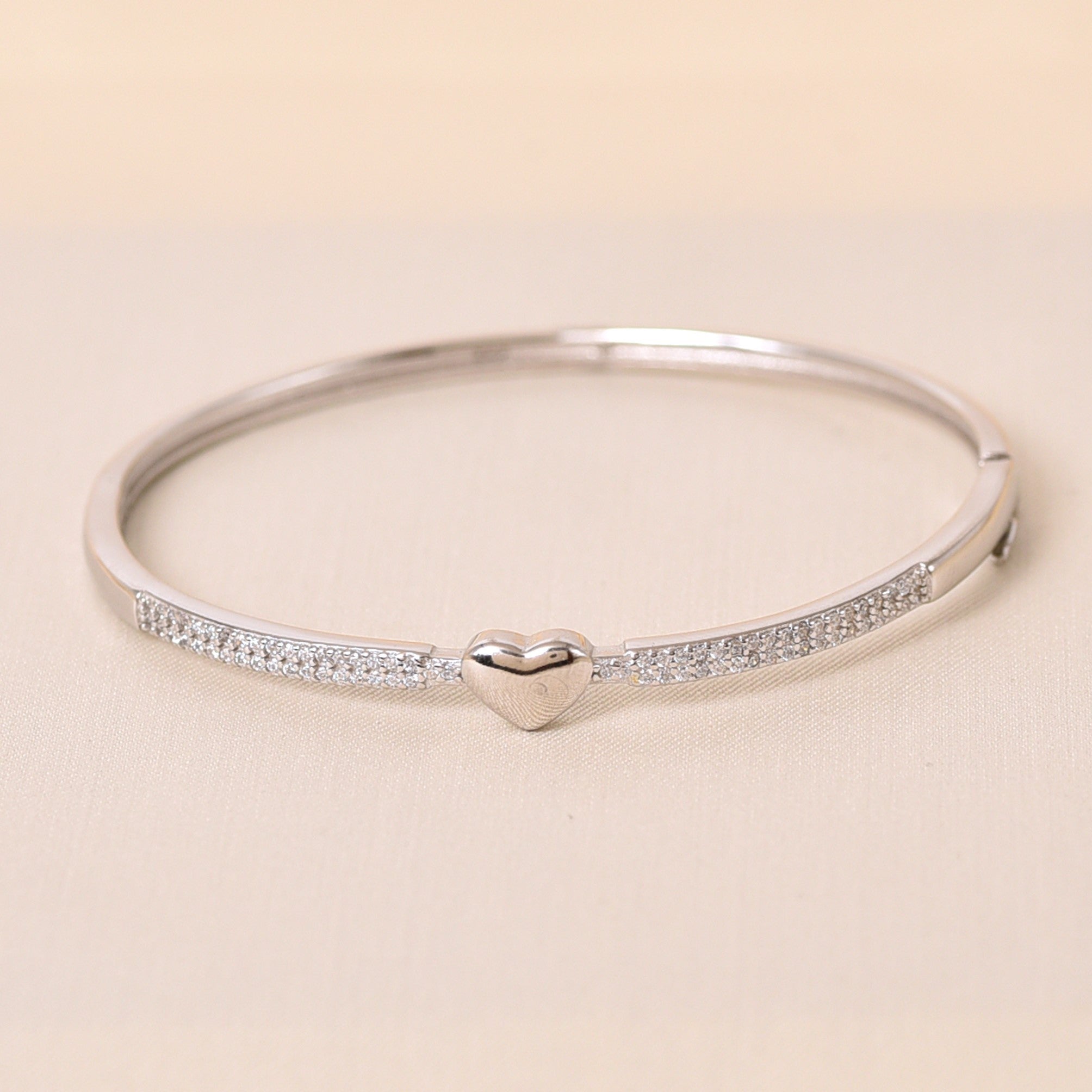 Minimalistic Heart Bracelet Kada