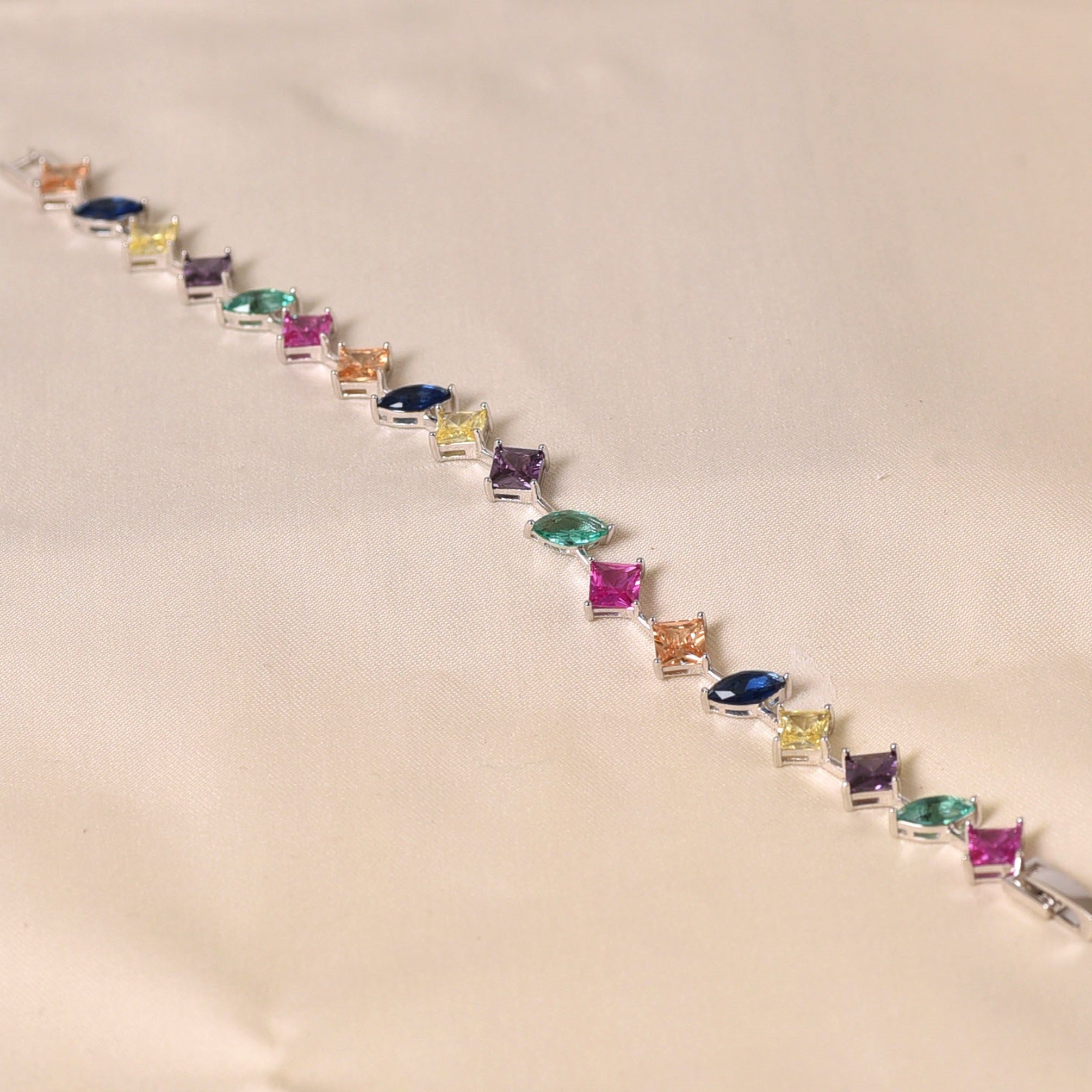 Novak hue-filled  Bracelet