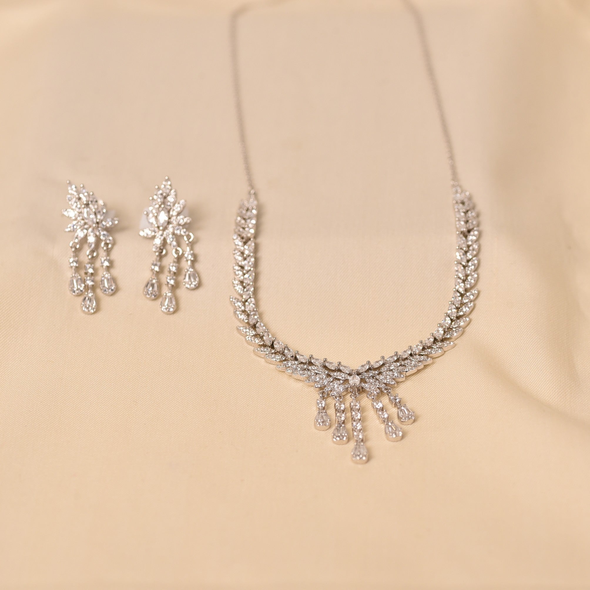 Minimal Necklace Set for women by Elyta