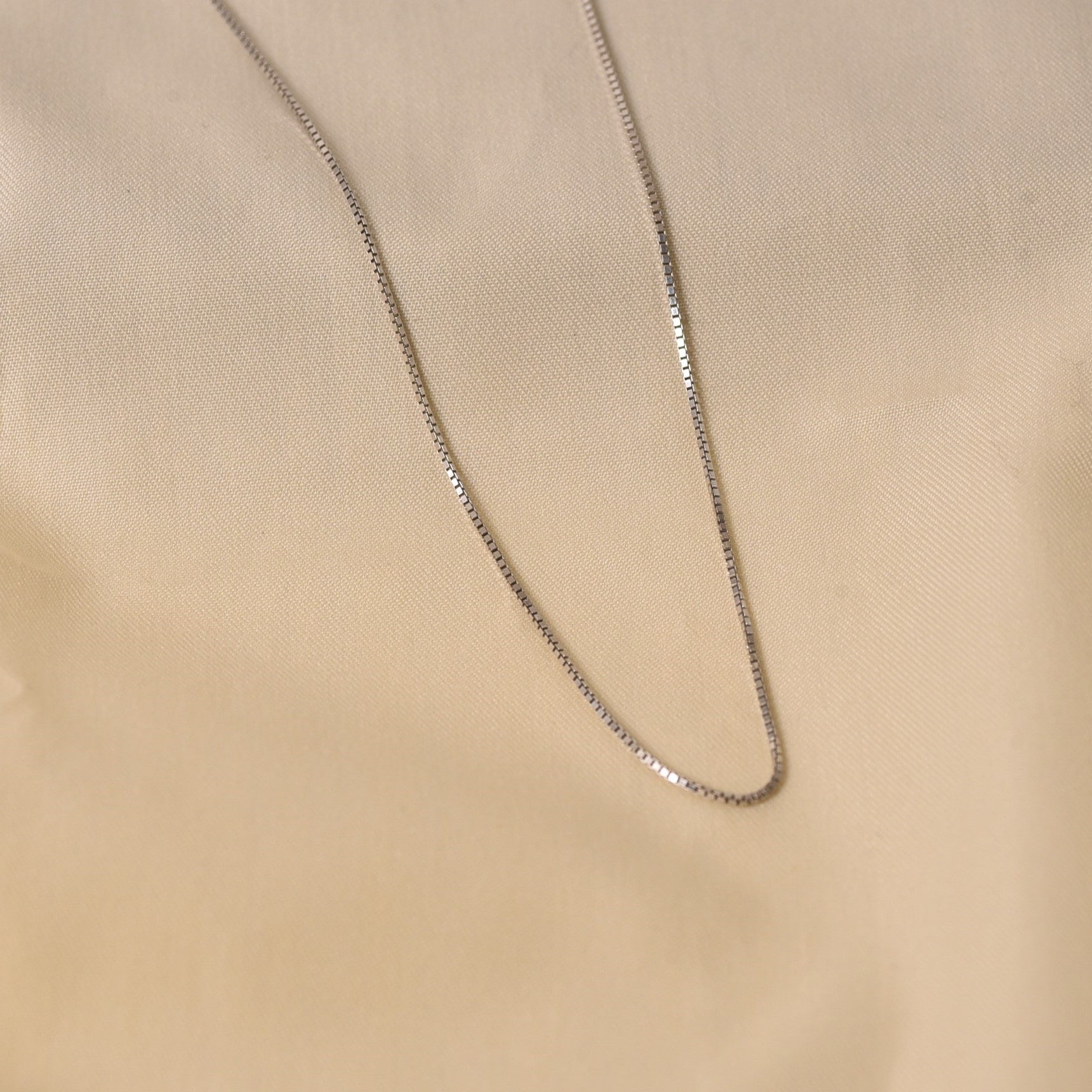 Silver box chain 2.1gm 18"+2"