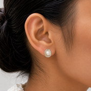 Rediant Frame Pearl Earring