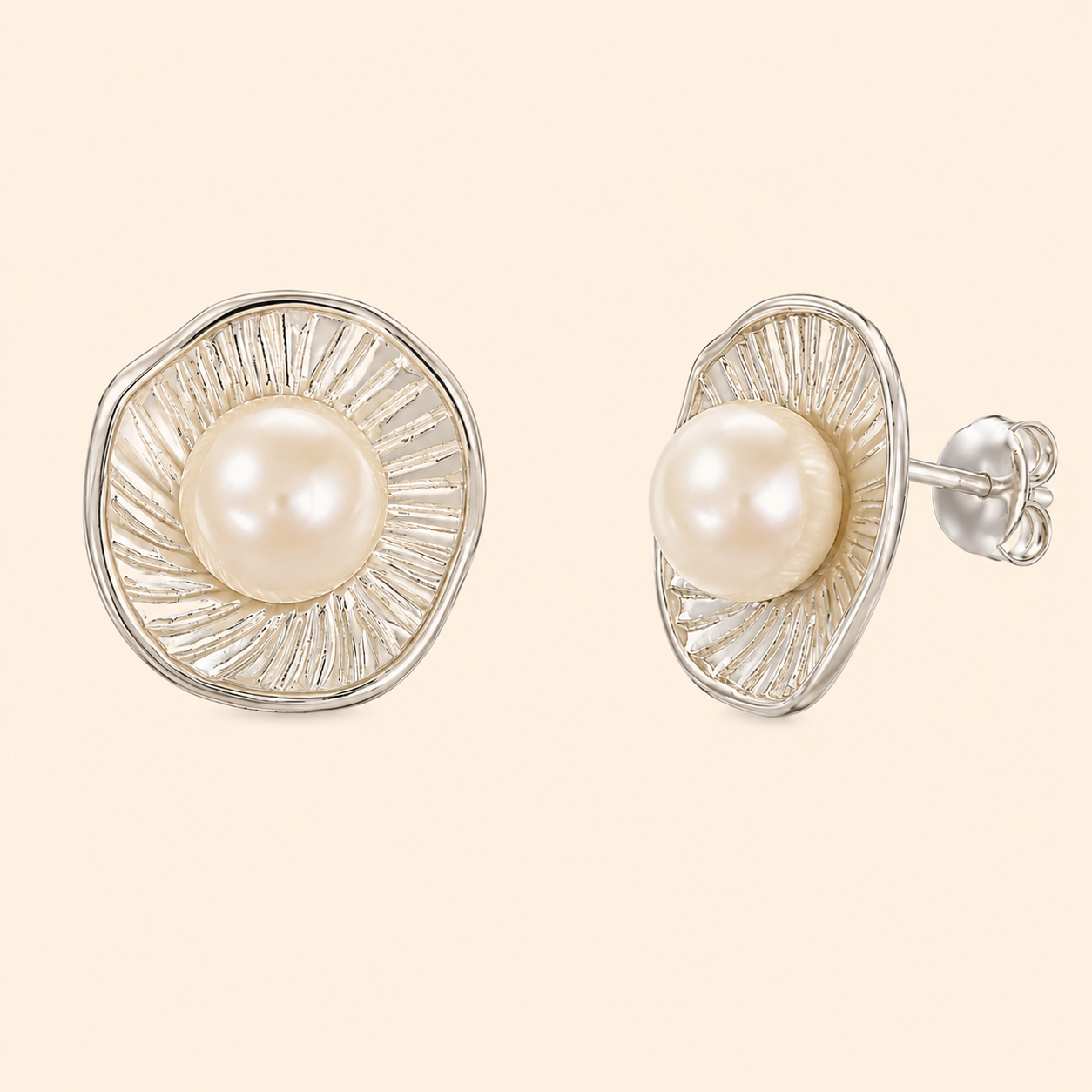 Rediant Frame Pearl Earring