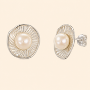 Rediant Frame Pearl Earring