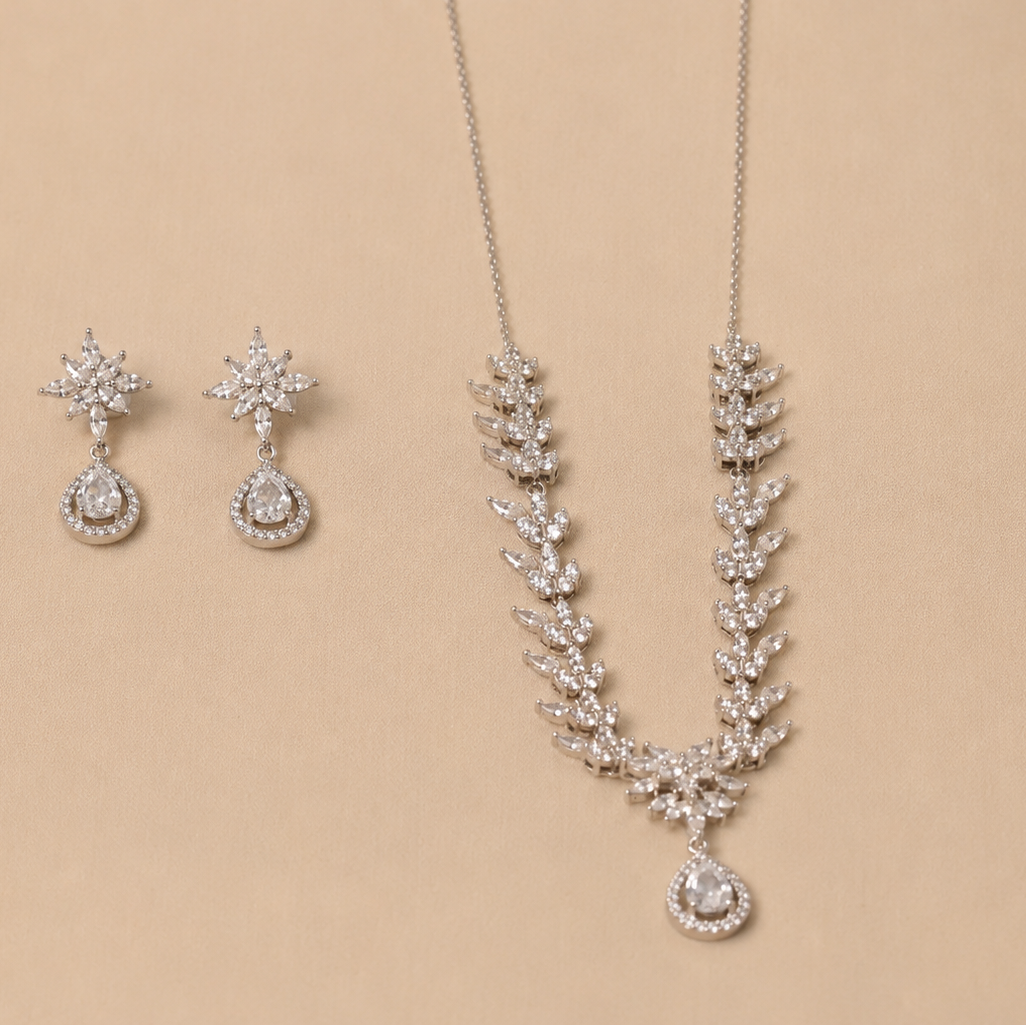 Engagement Necklace Set in 925 Silver by Elyta