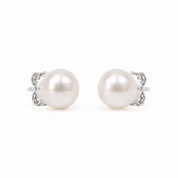 Simple Pearl Studs