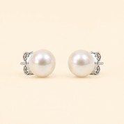 Simple Pearl Studs