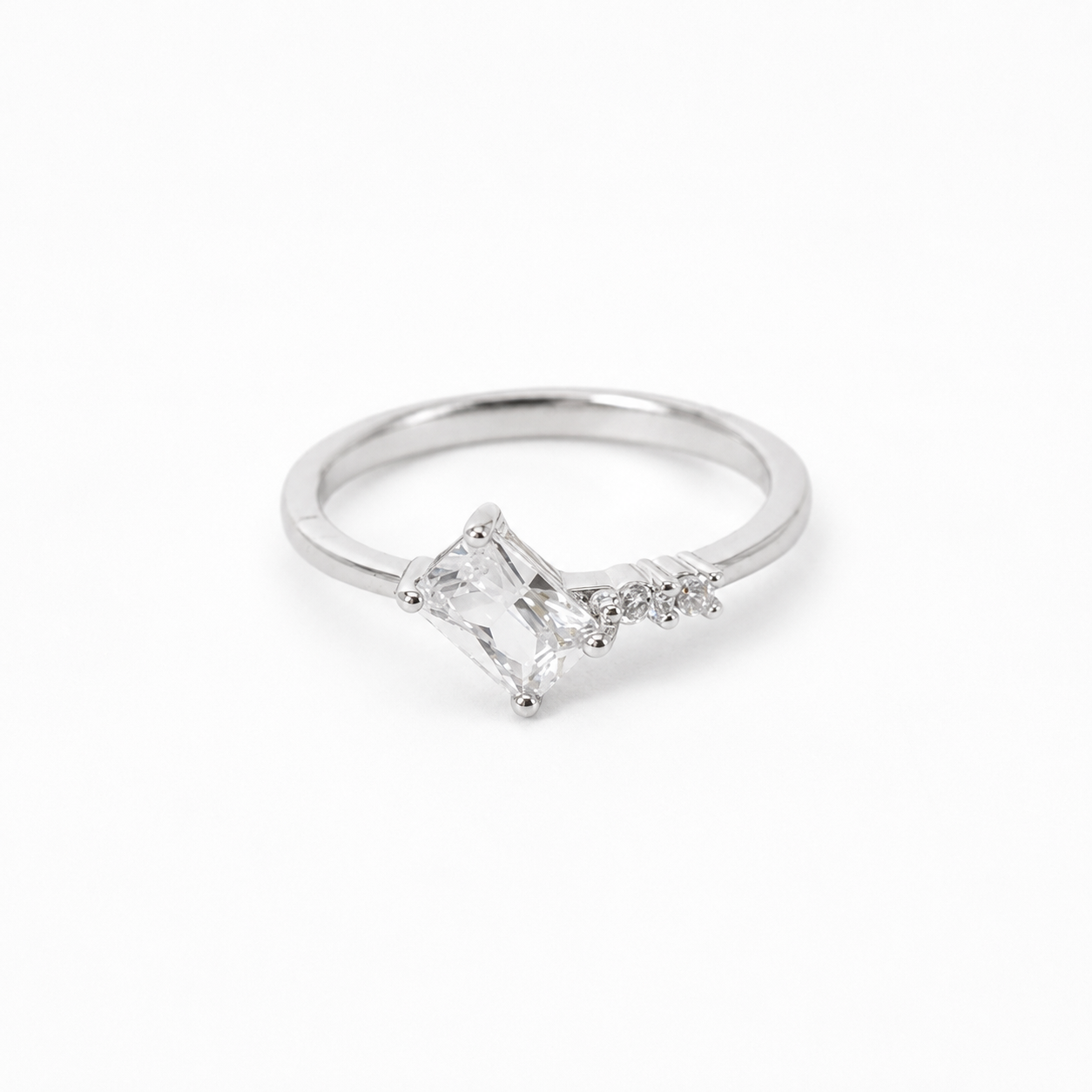 Aamani Diamond Ring