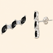 952 Silver Leaf Curved Earring - Black