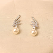 Linear Pearl Earring