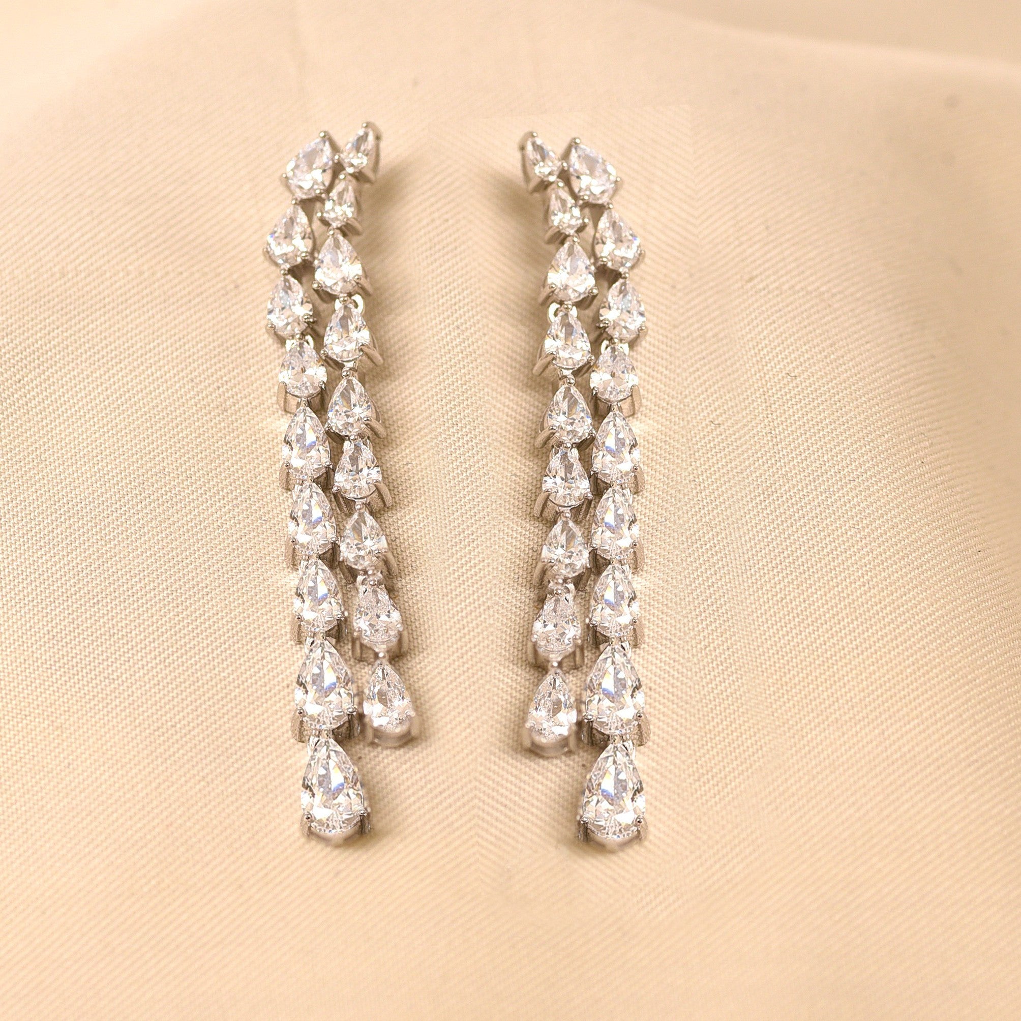 Meryl Diamond Earring