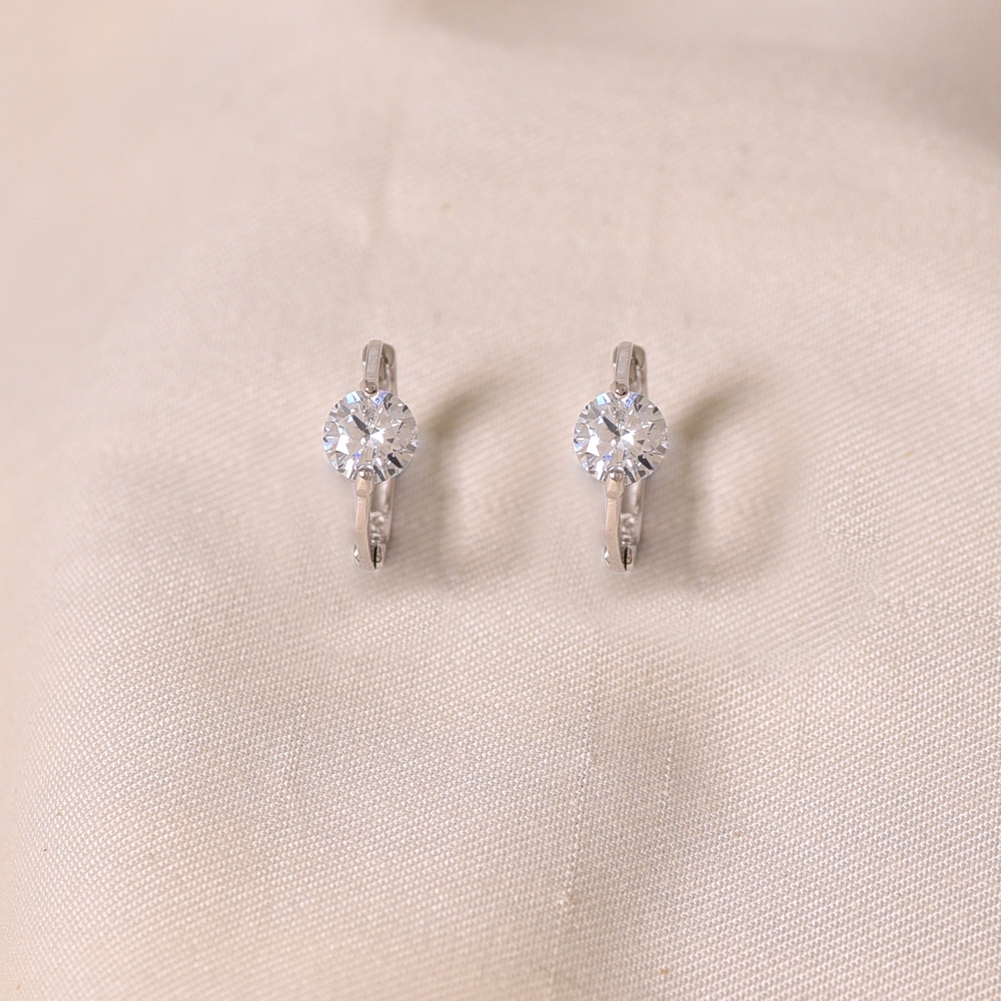 Silver Ilaa Huggie Earring
