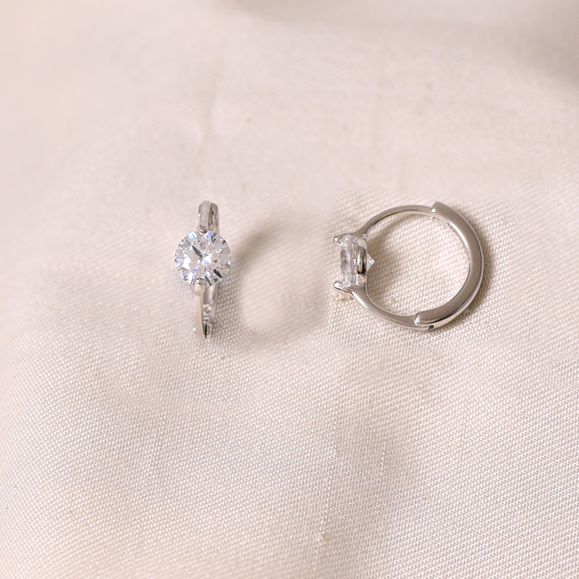 Silver Ilaa Huggie Earring