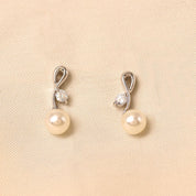 Silver Britt Pearl Earring