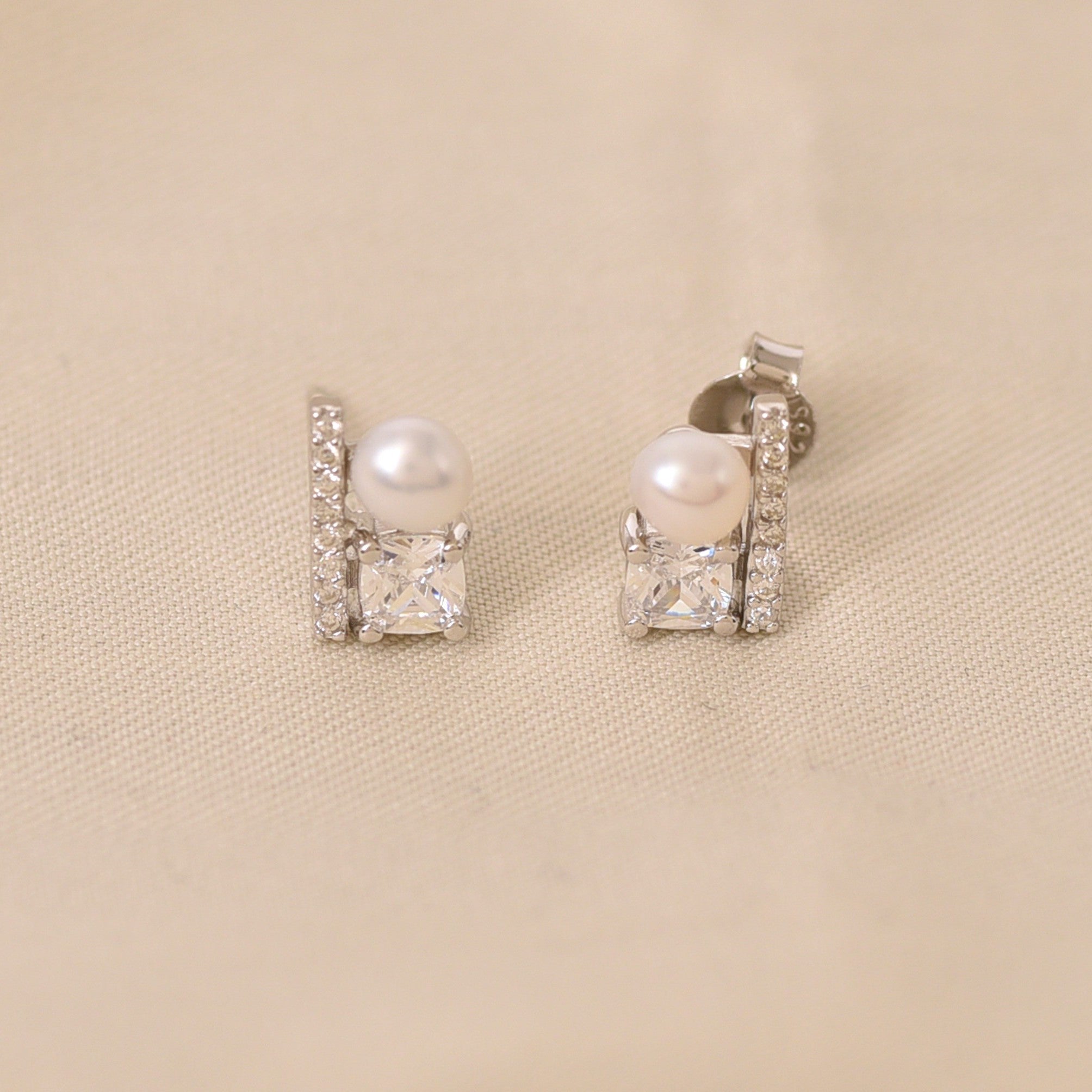 Silver Ana Pearl Earring