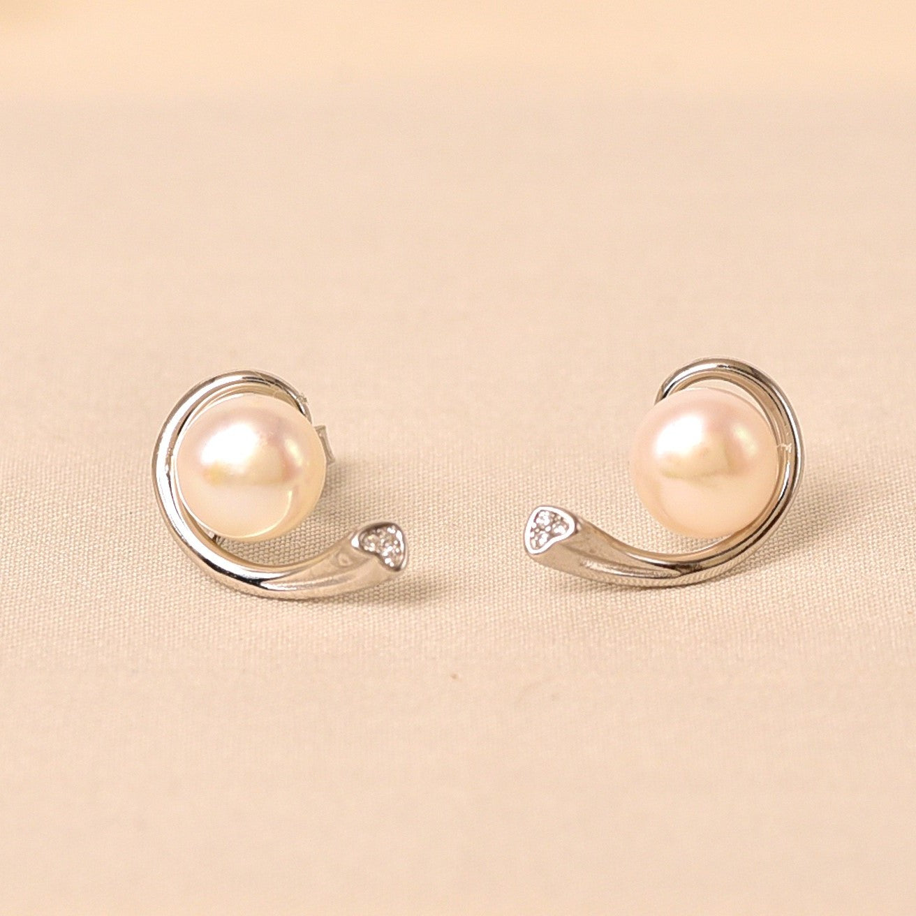 Tamsin Pearl Earring