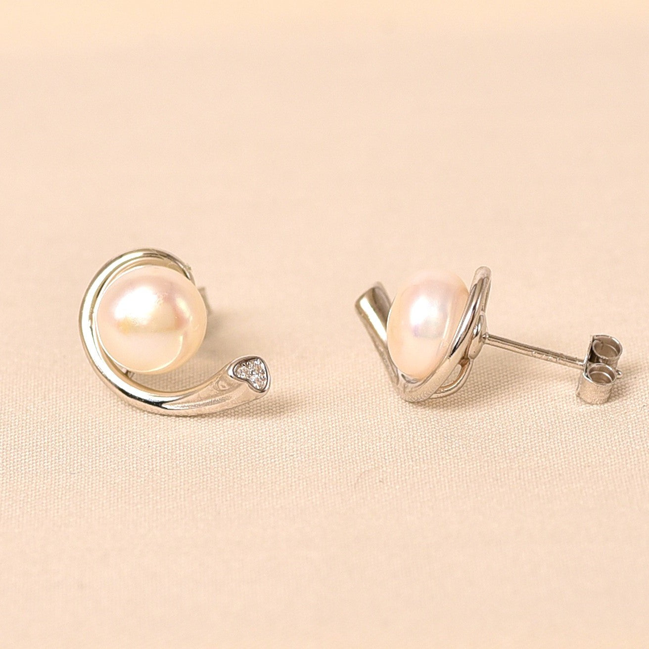 Tamsin Pearl Earring