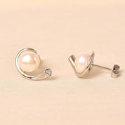 Tamsin Pearl Earring
