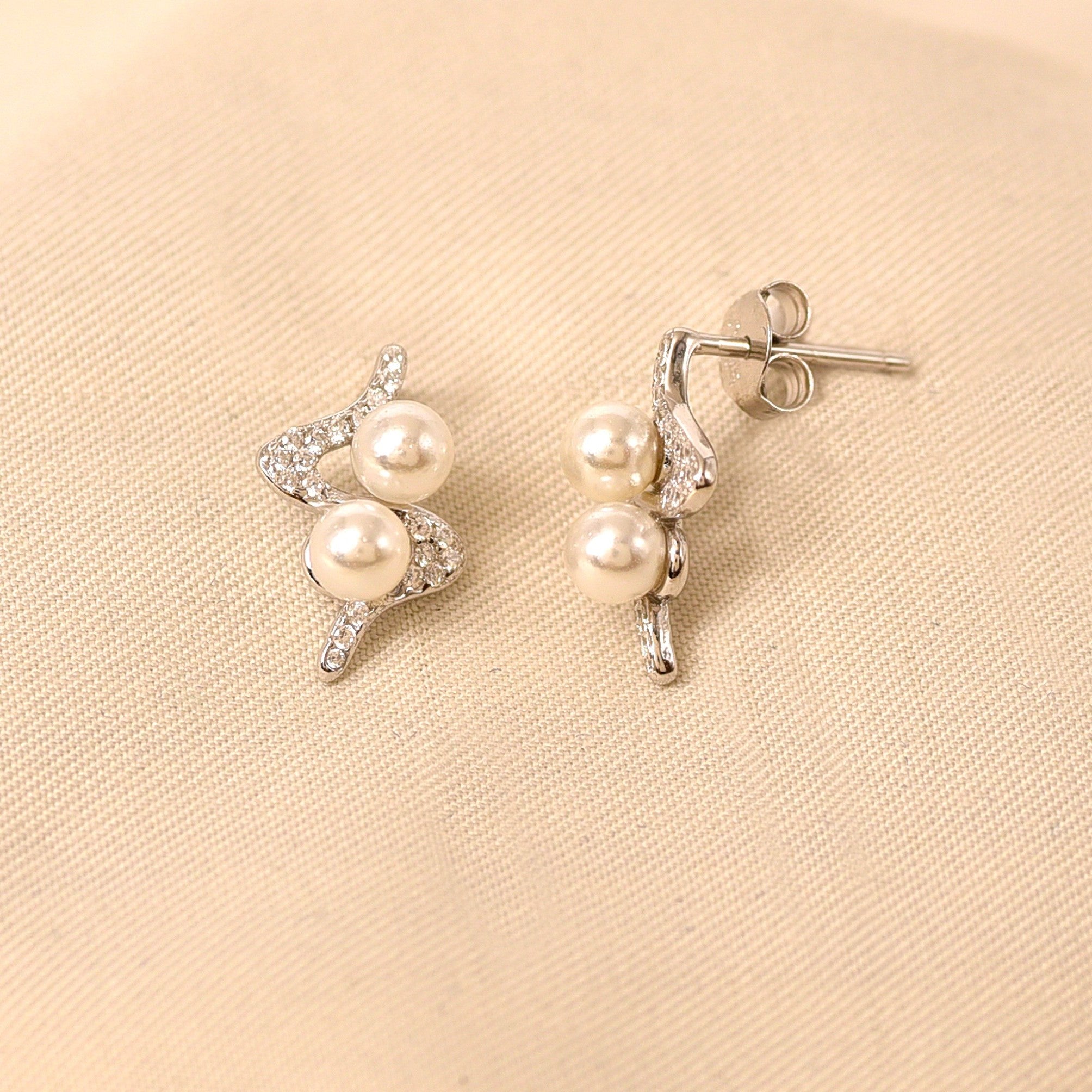 Silver Kelly  Pearl Earring