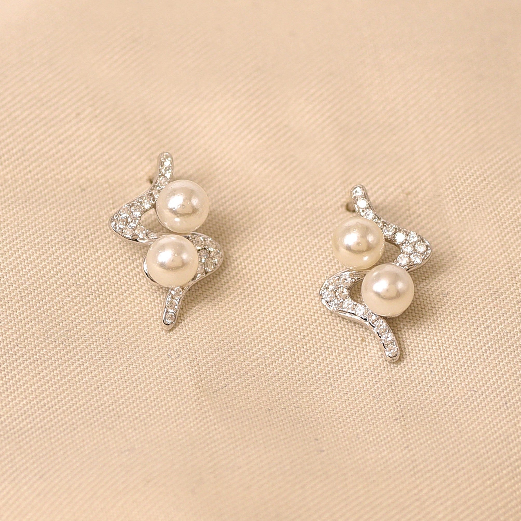 Silver Kelly  Pearl Earring