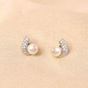 Mini Pearl Earring