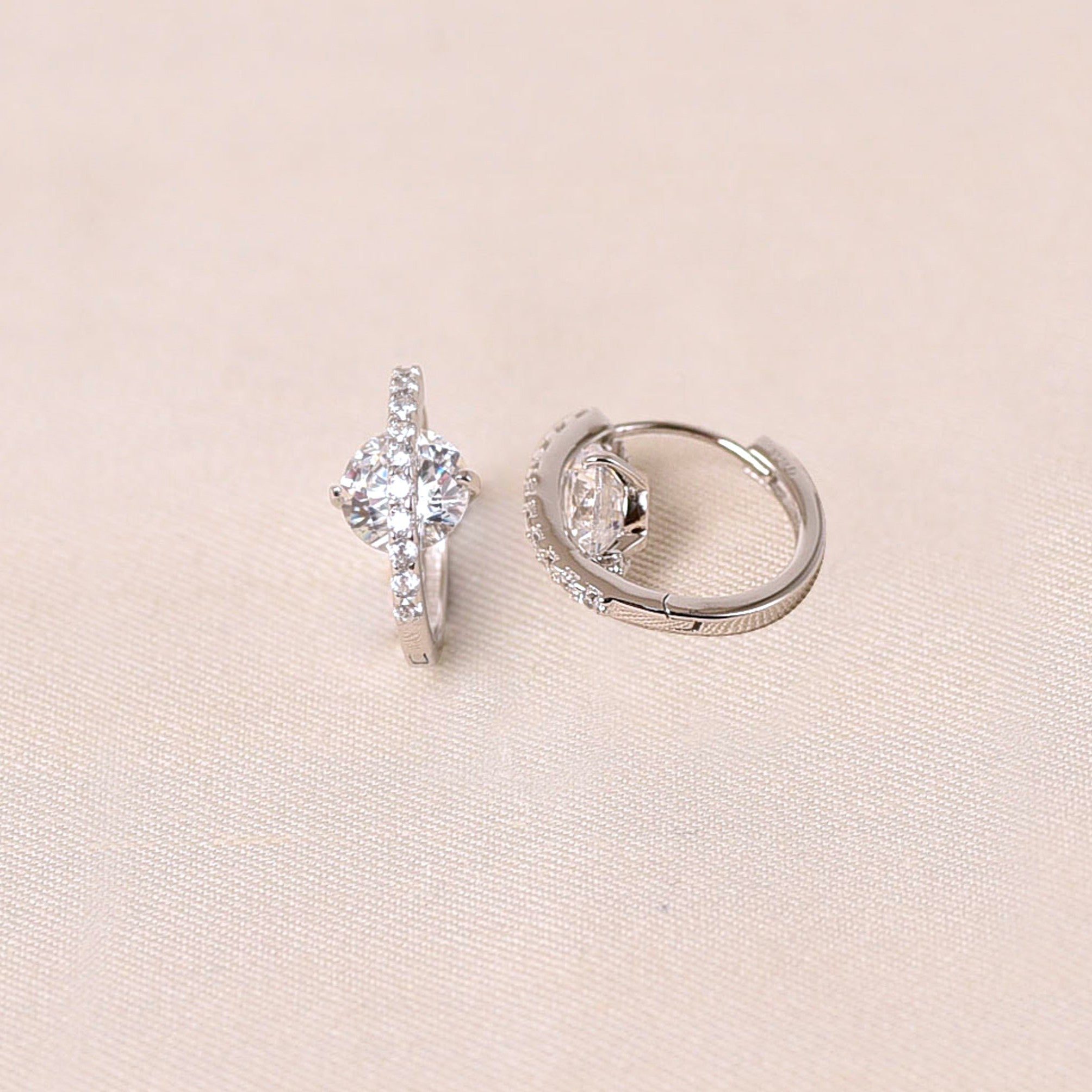 Circle in circle Hoops - White