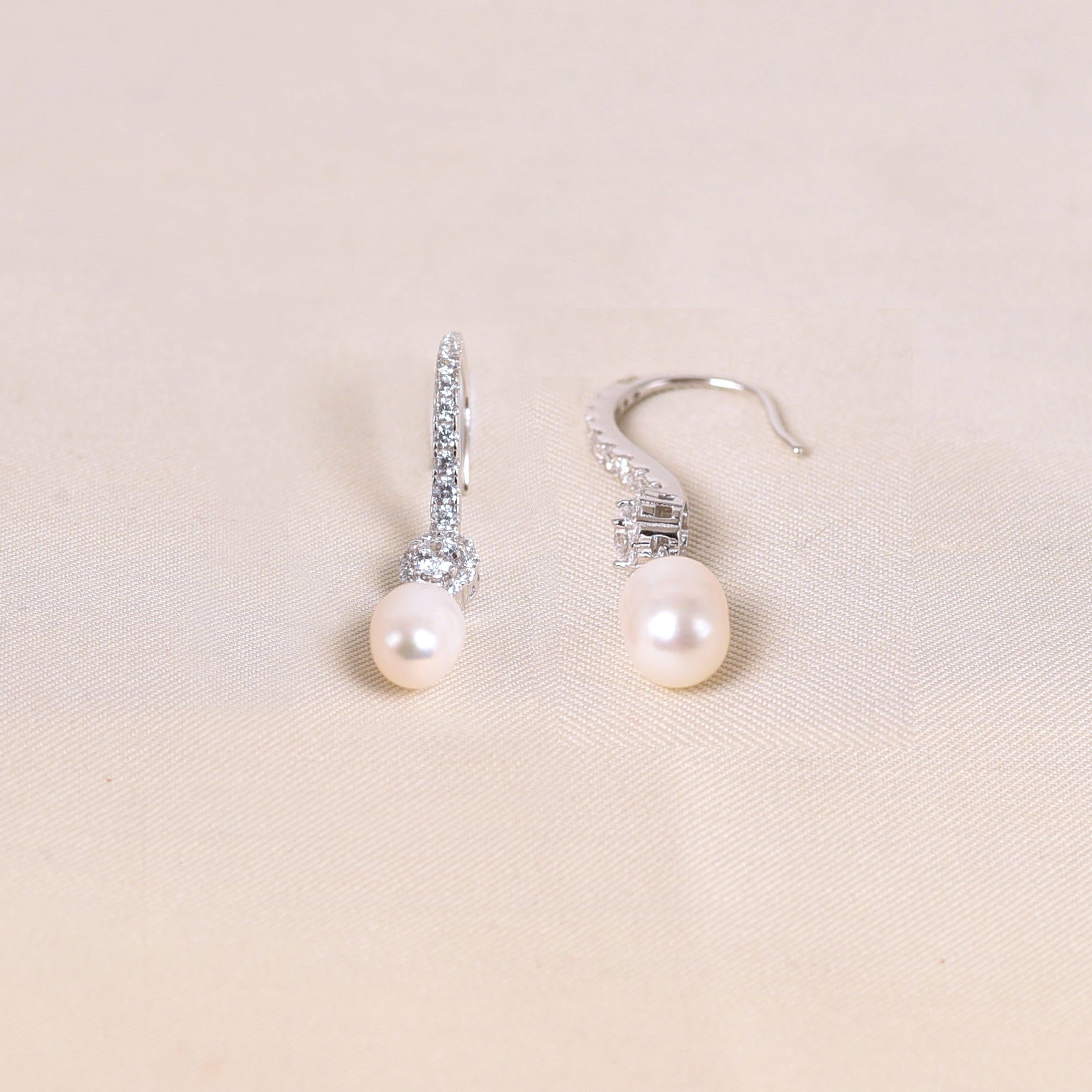 Silver Meera Pearl Earring