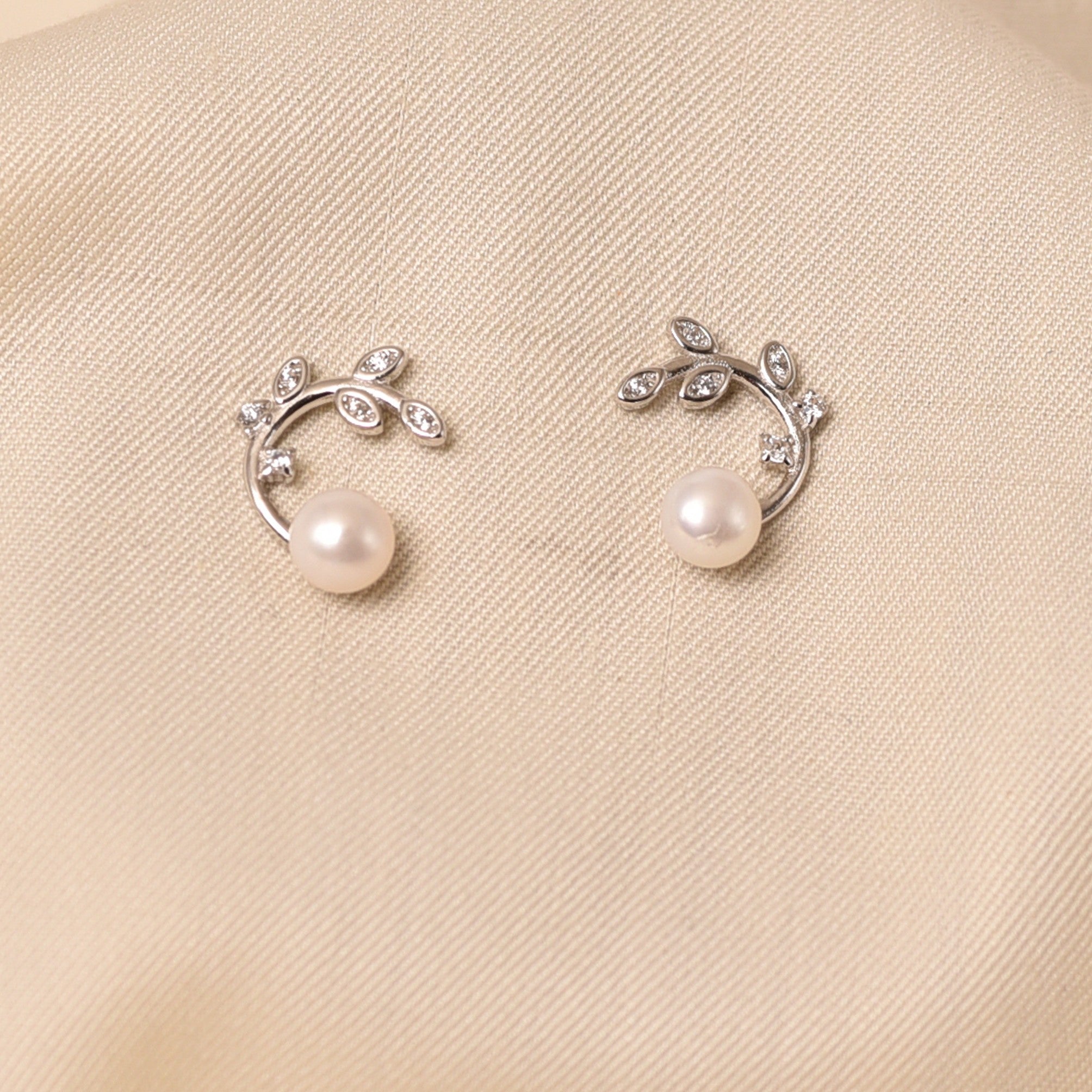 Half Round Leaf Pearl Earring