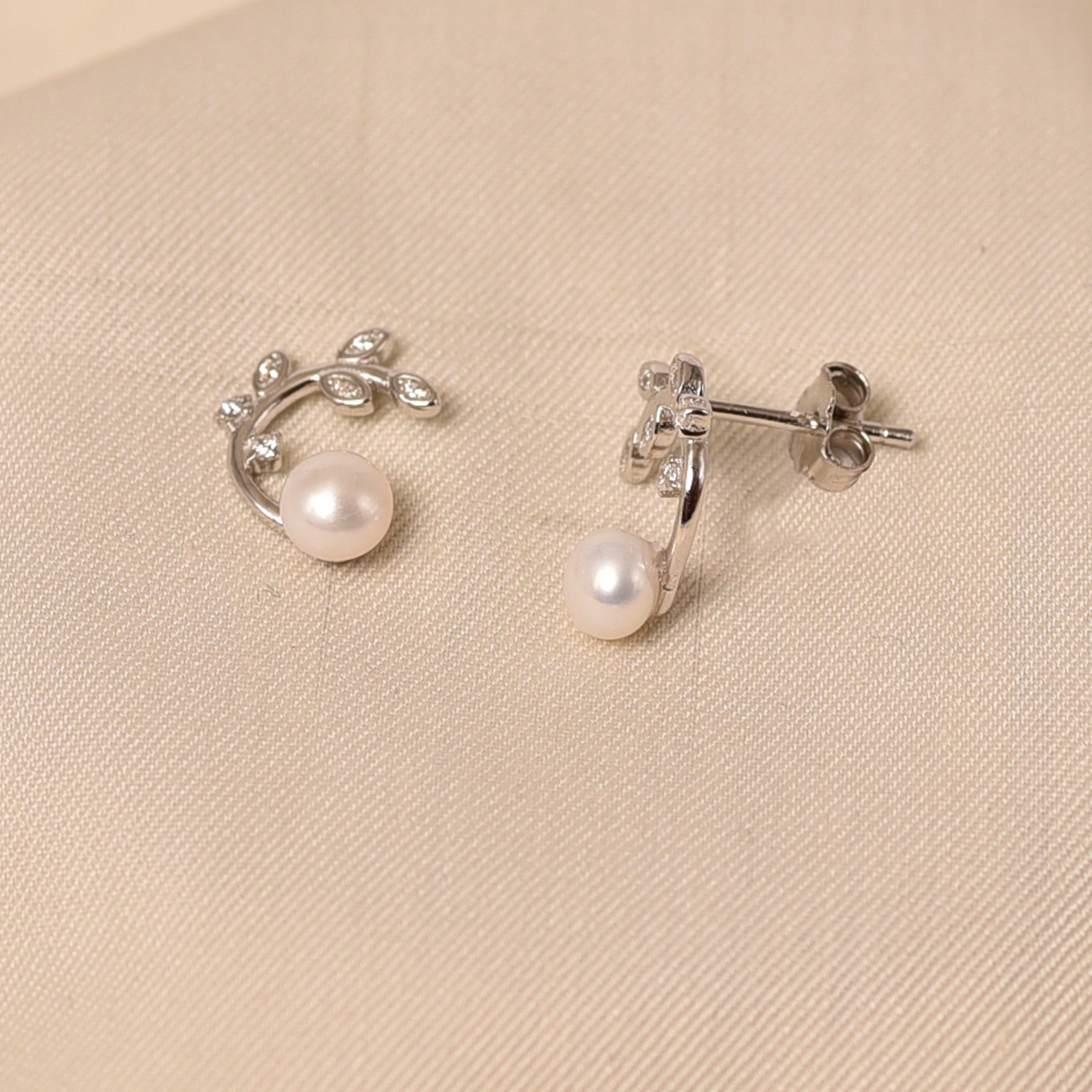 Half Round Leaf Pearl Earring