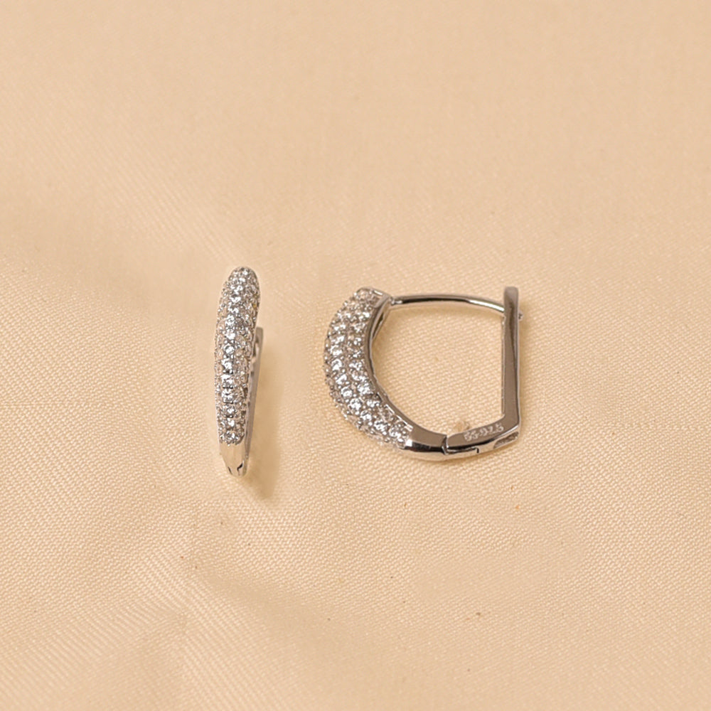 Minimalist 925 sterling silver hoops earrings for daily wear.