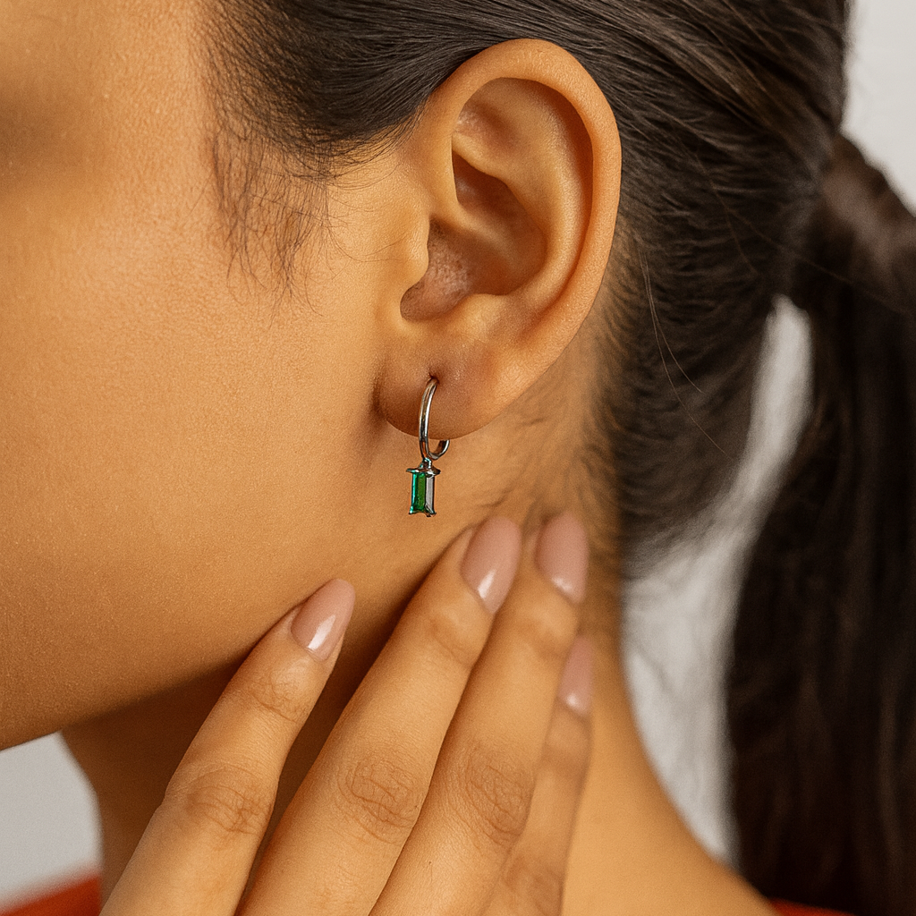 925 Sterling Silver Hoops Earring in Green - Elyta
