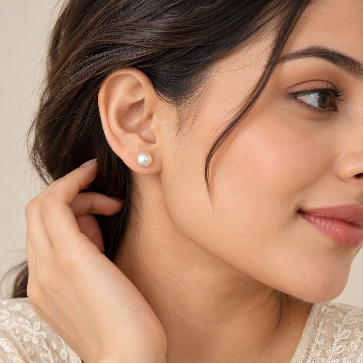 Lustrous_Pearl_Earring_Beauty_Portrait.png