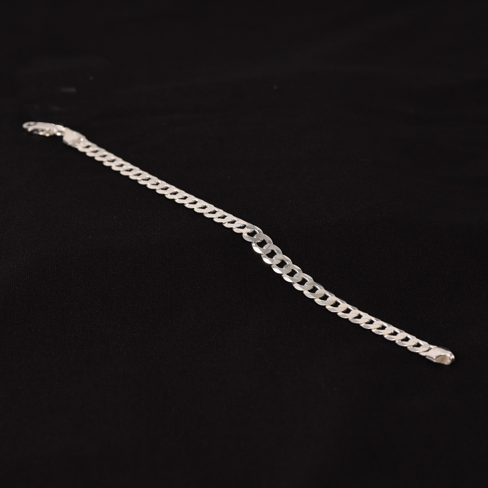 Silver Shahrukh Mens Bracelet - Medium