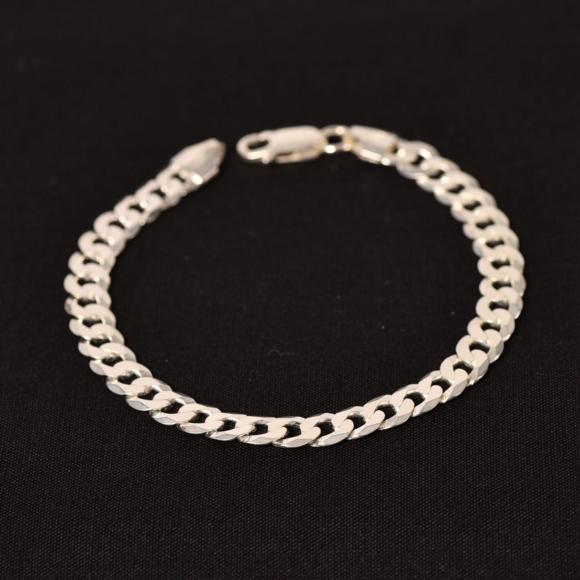 Silver Shahrukh Mens Bracelet - Medium