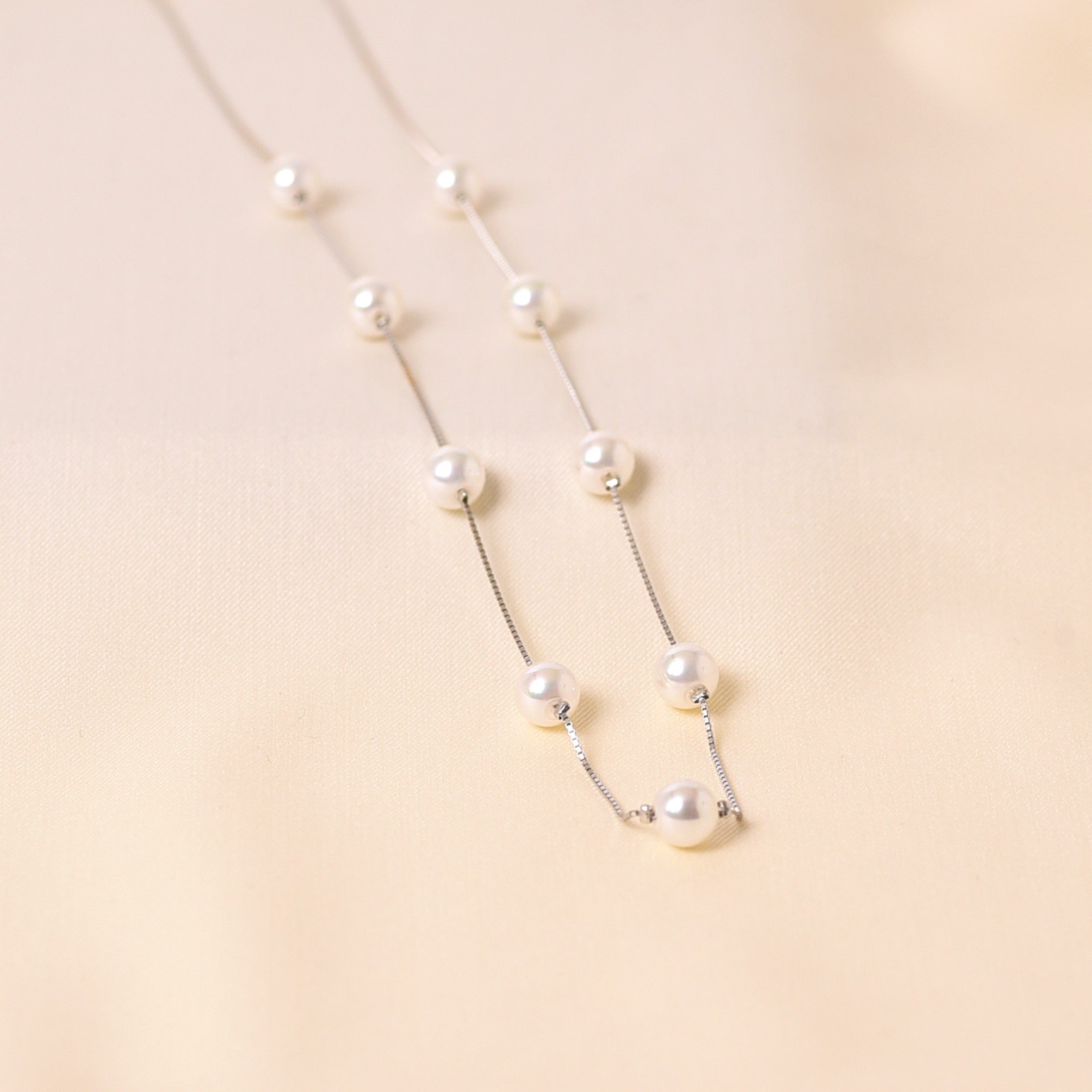 Stringed pearl necklace