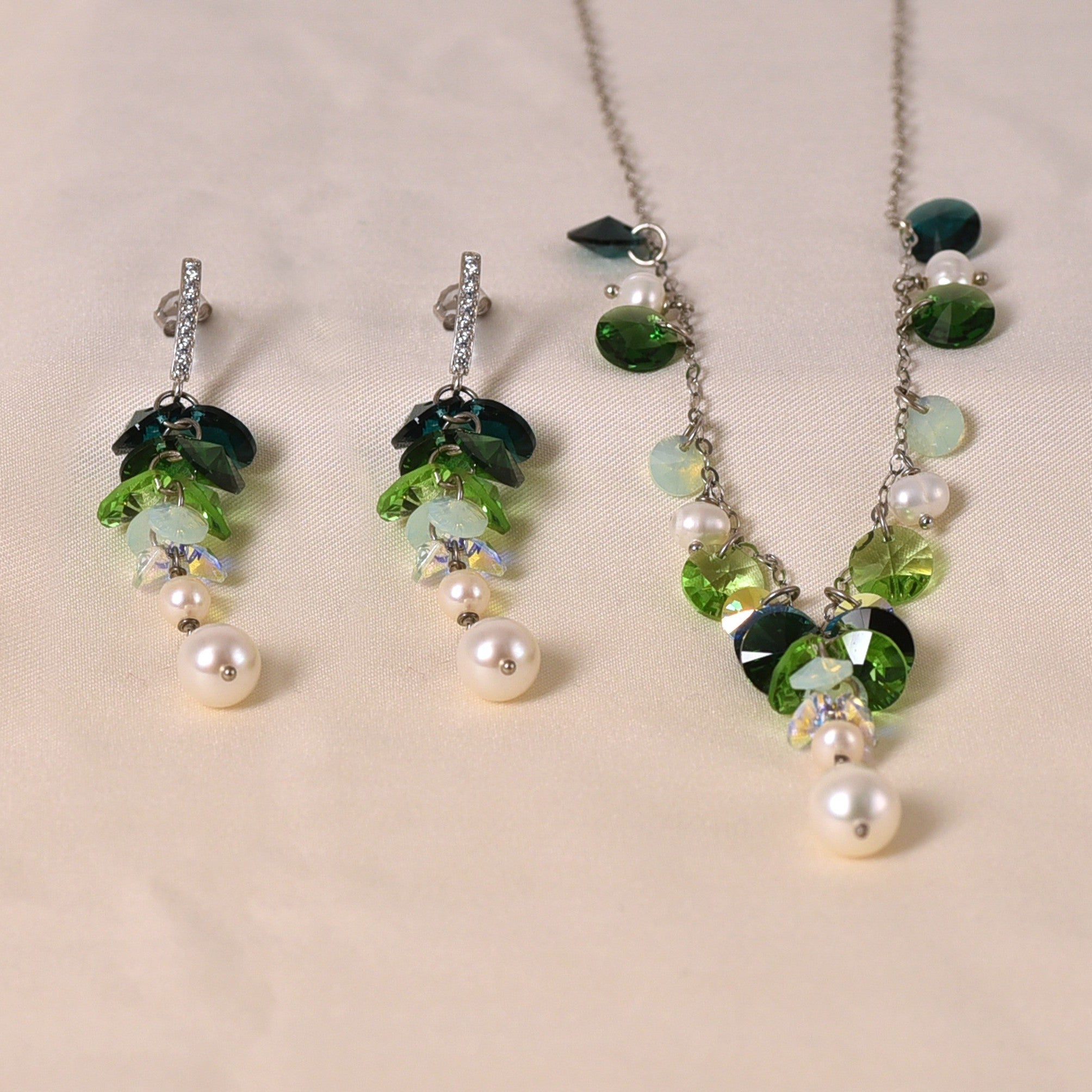 Shimmery Necklace Set