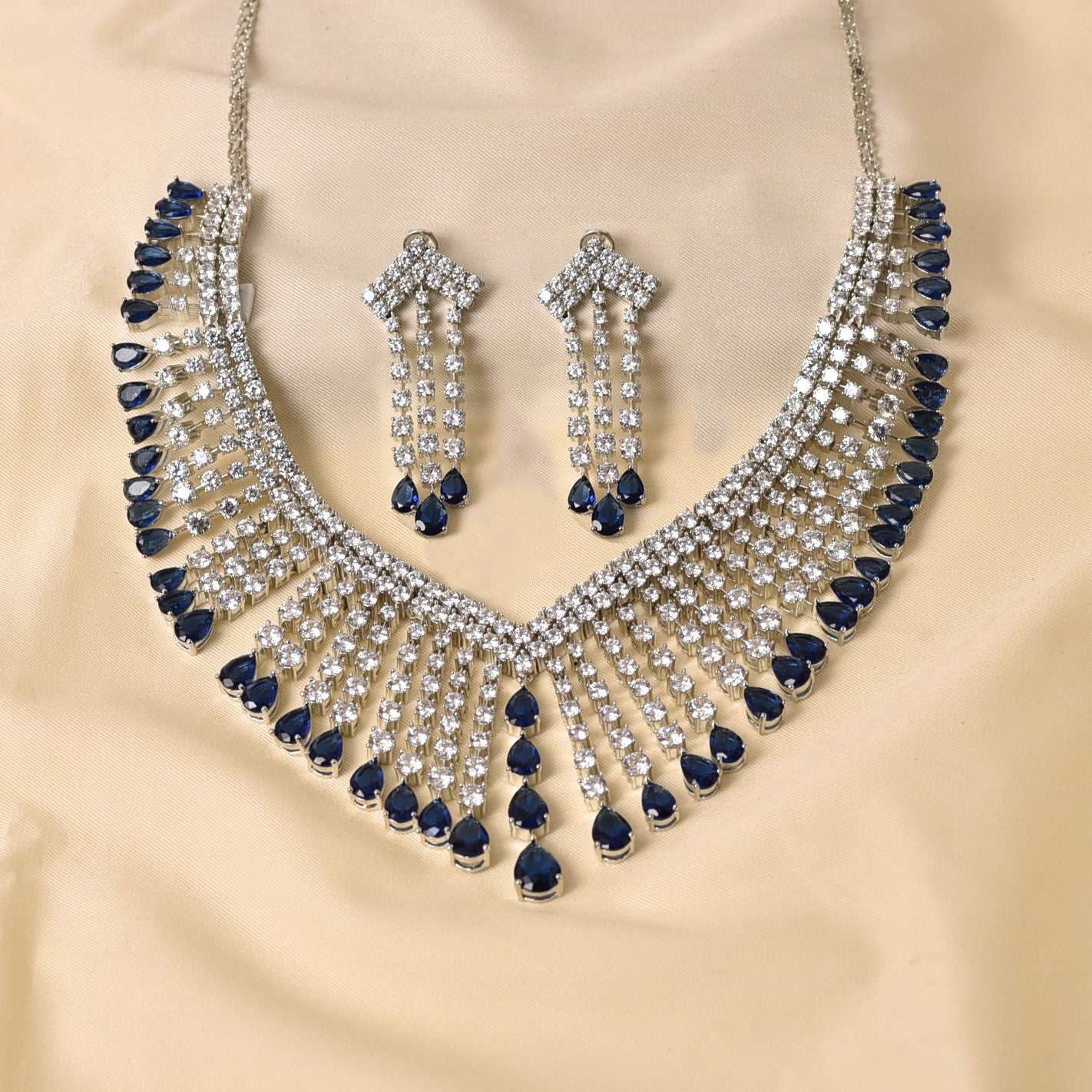 Silver Lola Necklace Set