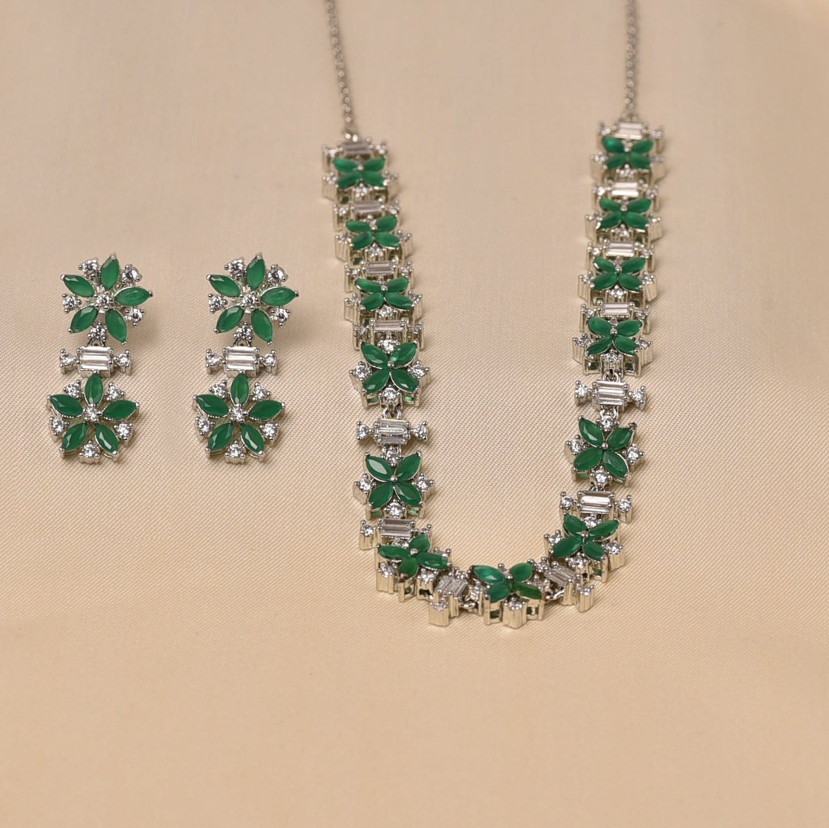 925 Sterling silver Green Necklace  for women  - Elyta